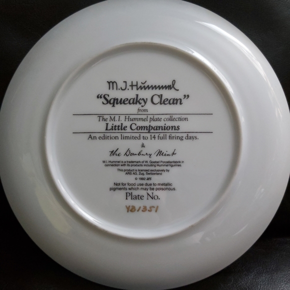 Hummel Squeaky Clean Collector Plate - Picture 2 of 2